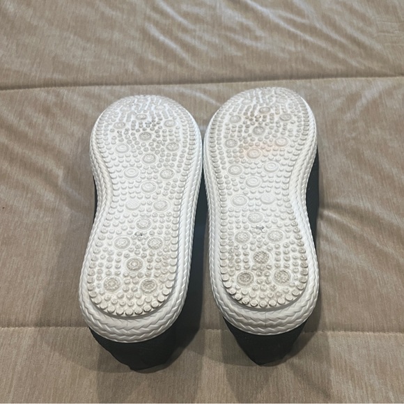 Tommy Bahama Slip on Shoes - Picture 5 of 6